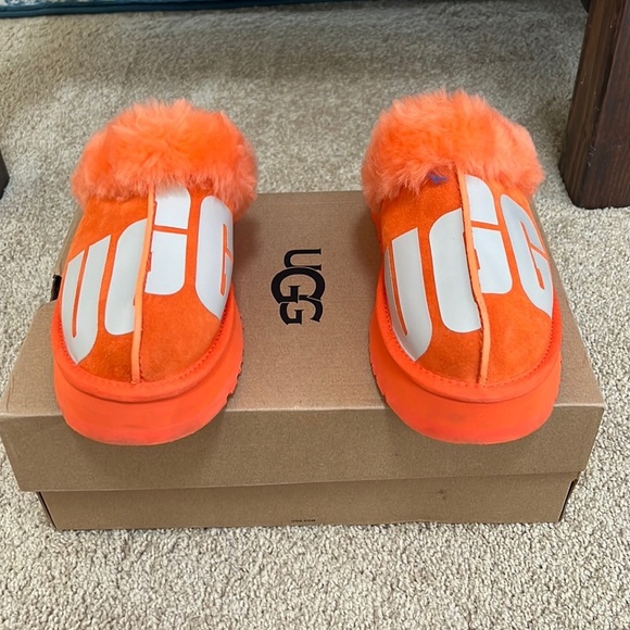 Uggs SZ 9, orange slip ons with graphic logo.
